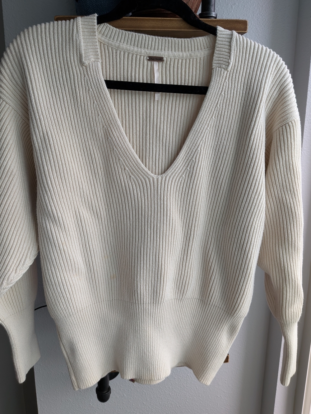 Free People Ivory Cream Ribbed Cotton Blend Dolman Sleeve V-Neck Sweater